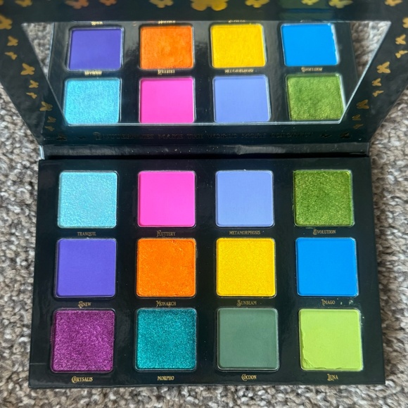 Menagerie Cosmetics "Serenity" eyeshadow palette - Picture 1 of 5